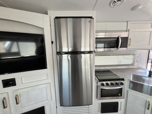 2022 Dutchmen Astoria 2703RB — photo 8 of 8