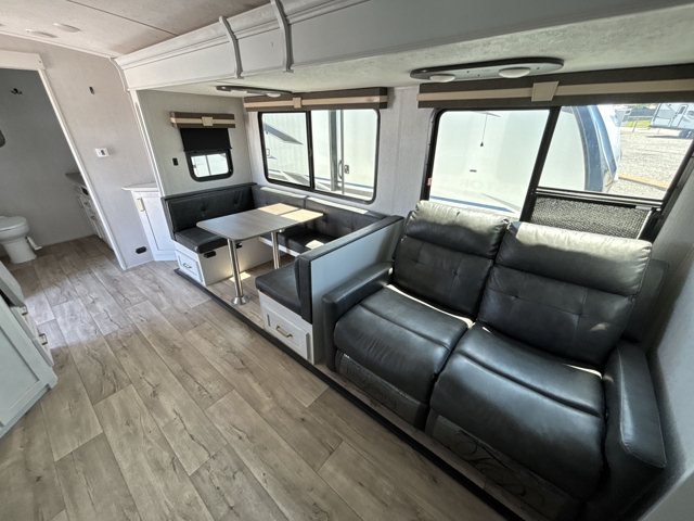 2022 Dutchmen Astoria 2703RB — photo 3 of 8