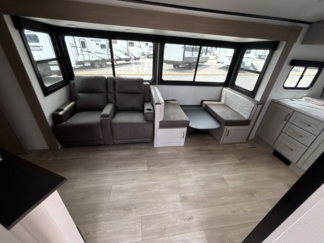 2027 Jayco Jay Feather 26FK — photo 3 of 8