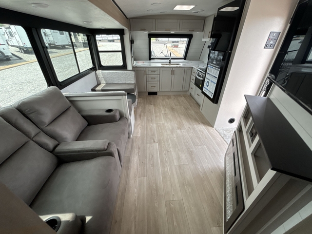 2027 Jayco Jay Feather 26FK — photo 4 of 8