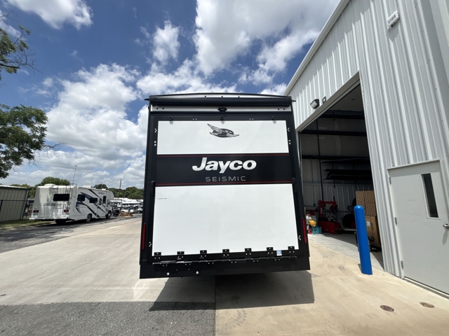 2027 Jayco Seismic 214 — photo 7 of 8
