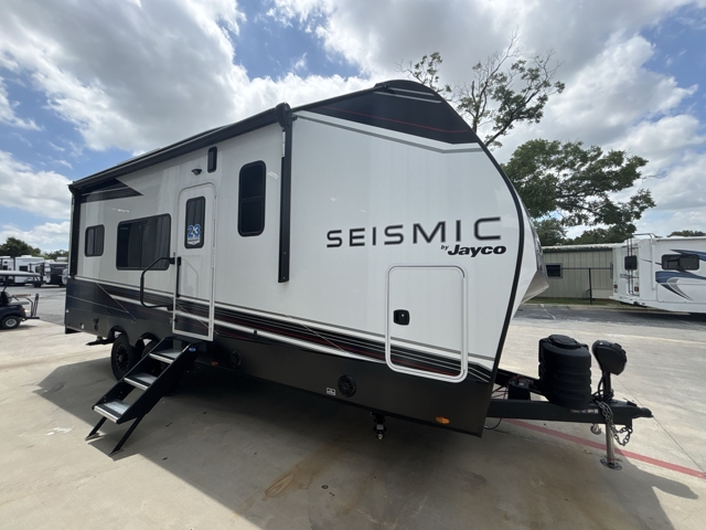 2027 Jayco Seismic 214 — photo 5 of 8
