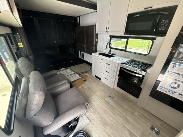 2027 Jayco Seismic 214 — photo 2 of 8