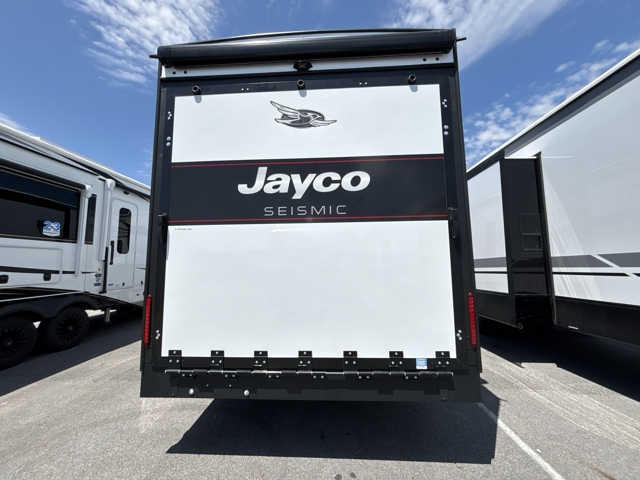 2027 Jayco Seismic 265 — photo 7 of 8