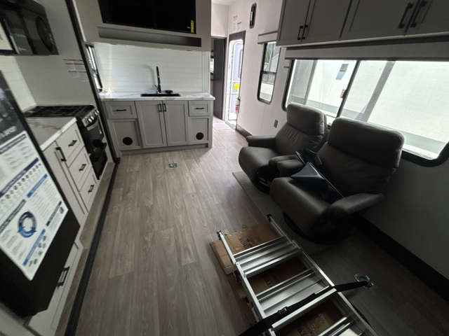 2027 Jayco Seismic 265 — photo 3 of 8