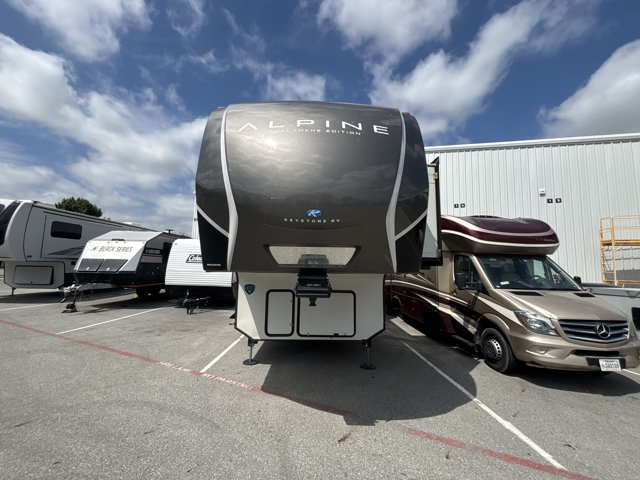 2025 Keystone Avalanche 390DS — photo 5 of 8