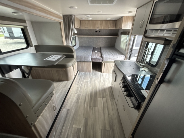 2022 Winnebago Micro Minnie 2108TB — photo 4 of 8