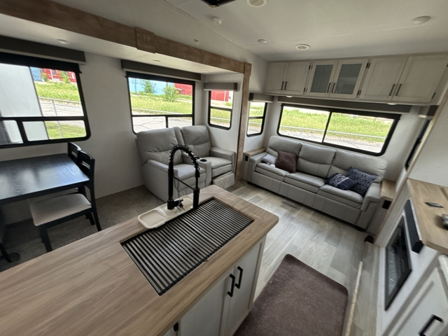 2023 Prime Time Crusader 335RLP — photo 4 of 8