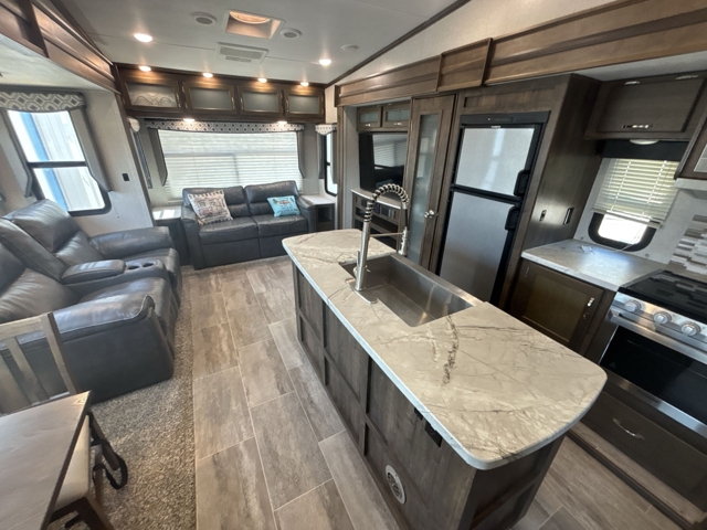 2020 Dutchmen Astoria 2993RLF — photo 2 of 8