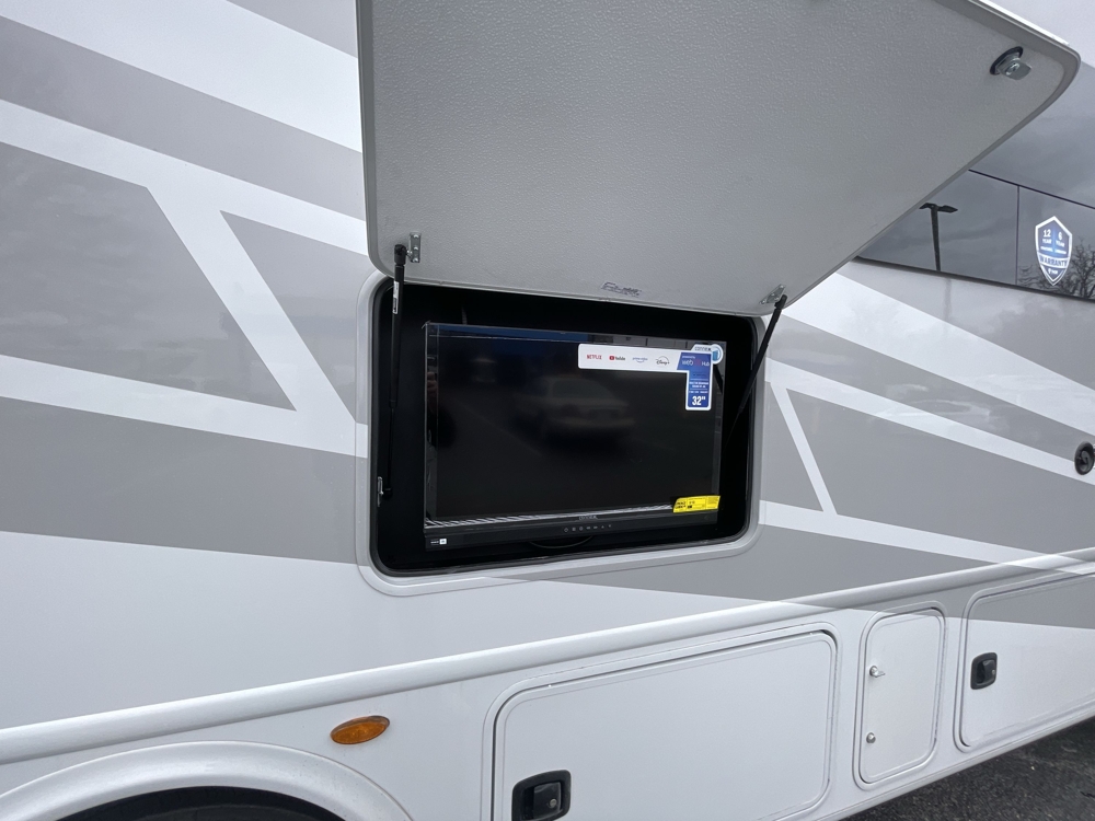 2026 Thor Hurricane 29L — photo 8 of 8