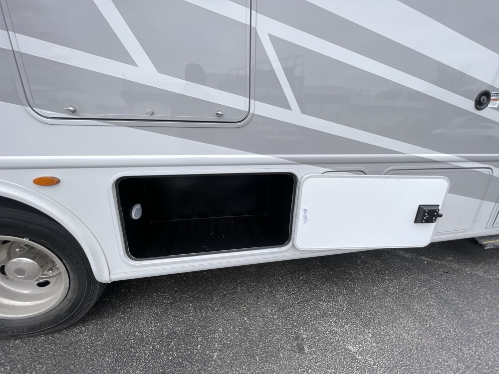 2026 Thor Hurricane 29L — photo 3 of 8