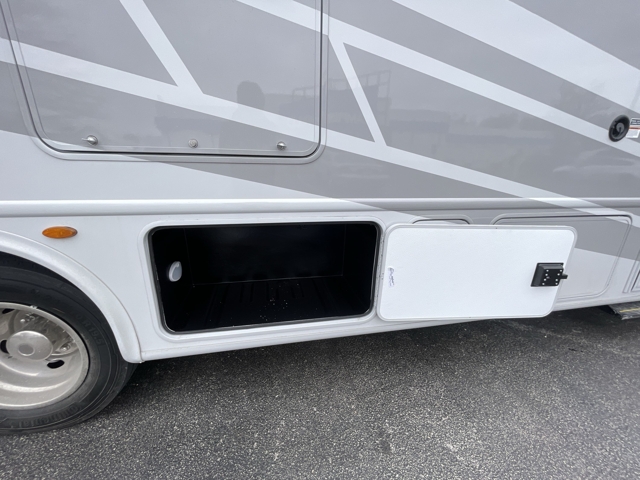 2026 Thor Hurricane 29L — photo 3 of 8