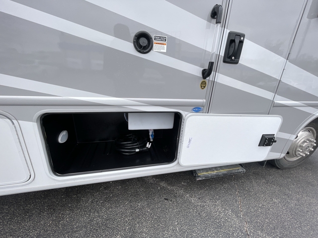 2026 Thor Hurricane 29L — photo 4 of 8