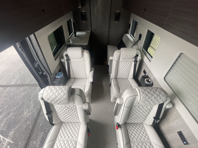 2027 Thor Freedom Mover PX10 Awd — photo 3 of 8