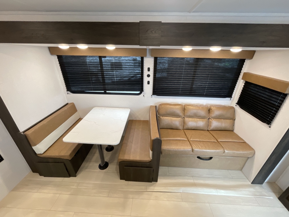 2026 Crossroads Zinger 390DB — photo 4 of 8