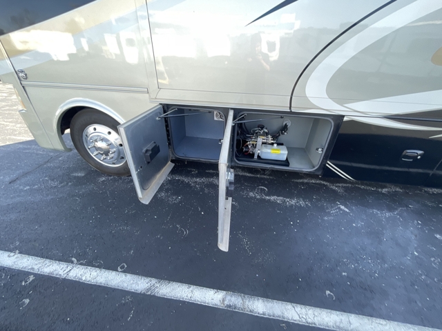 2015 Tiffin Allegro 36LA — photo 2 of 8