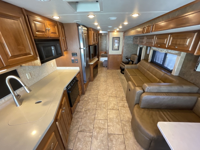 2015 Tiffin Allegro 36LA — photo 3 of 8