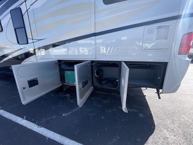 2015 Tiffin Allegro 36LA — photo 6 of 8
