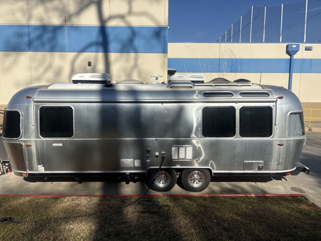 2020 Airstream International Serenity 27FB Queen — photo 8 of 8