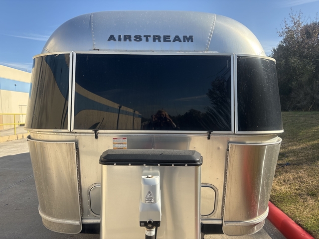 2020 Airstream International Serenity 27FB Queen — photo 5 of 8