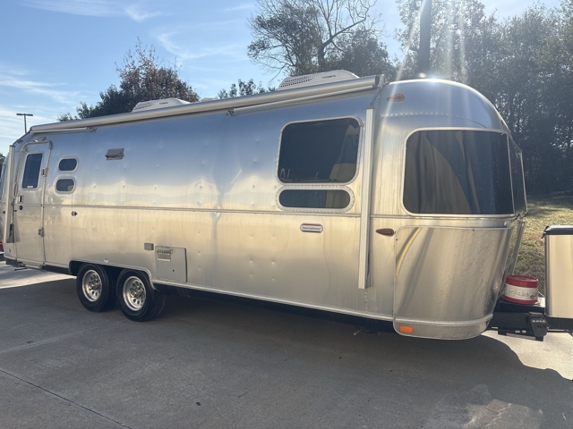2020 Airstream International Serenity 27FB Queen — photo 1 of 8