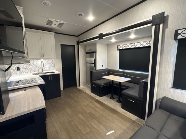 2022 Forest River Wildcat 302BH — photo 3 of 8