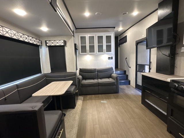 2022 Forest River Wildcat 302BH — photo 4 of 8