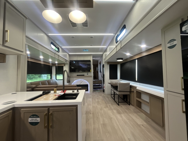 2027 Dutchmen Eddie Bauer Summit 3511RK — photo 4 of 8