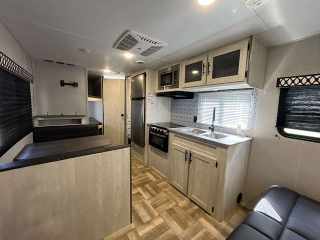 2022 Shasta Shasta 26BH — photo 3 of 8