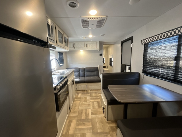 2022 Shasta Shasta 26BH — photo 4 of 8