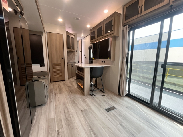 2026 Keystone Coleman Legacy 2800SUNDECK — photo 4 of 8