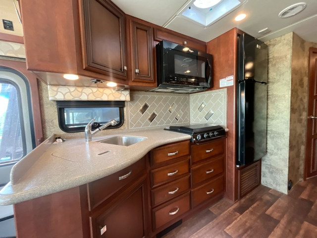 2017 Newmar Bay Star 3124 — photo 7 of 8