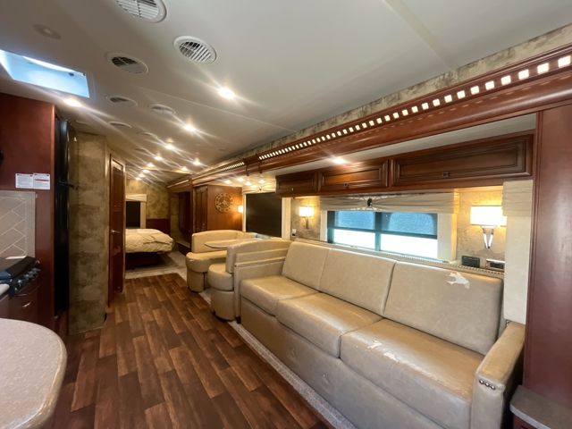 2017 Newmar Bay Star 3124 — photo 2 of 8