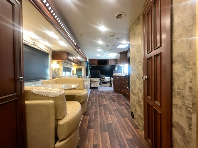 2017 Newmar Bay Star 3124 — photo 3 of 8