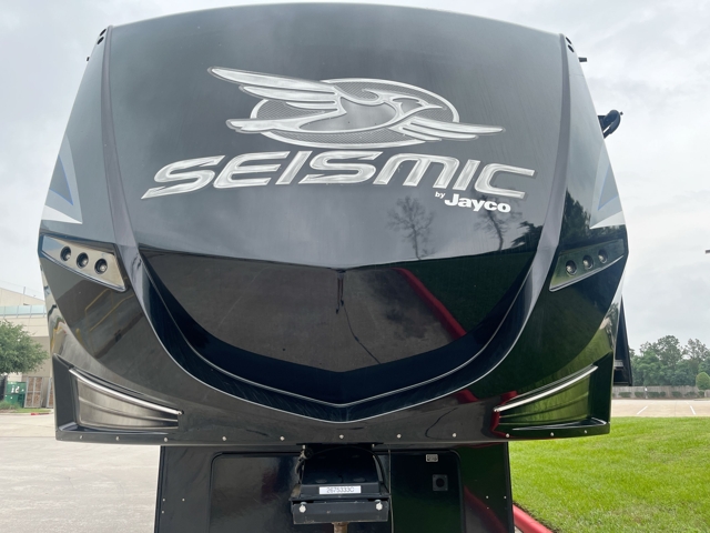 2019 Jayco Seismic 4212 — photo 5 of 8