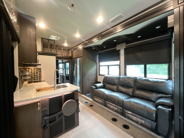 2019 Jayco Seismic 4212 — photo 3 of 8