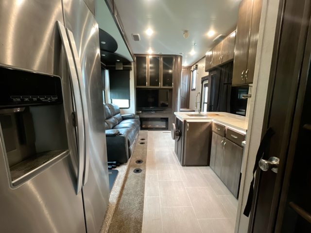 2019 Jayco Seismic 4212 — photo 4 of 8