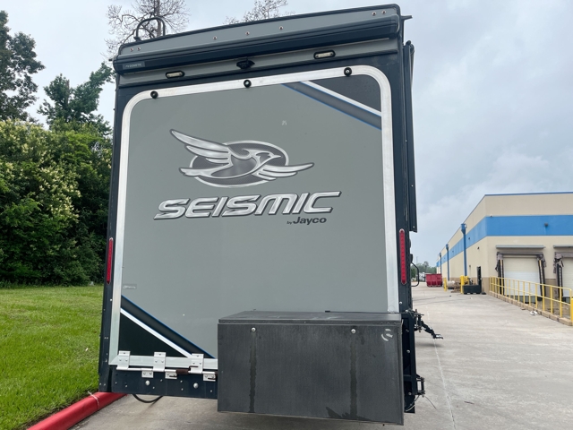 2019 Jayco Seismic 4212 — photo 7 of 8