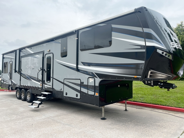 2019 Jayco Seismic 4212 — photo 1 of 8