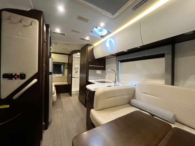 2018 Leisure Travel Serenity S24CB — photo 2 of 8