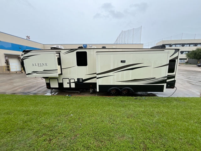 2020 Keystone Alpine 3651RL — photo 8 of 8