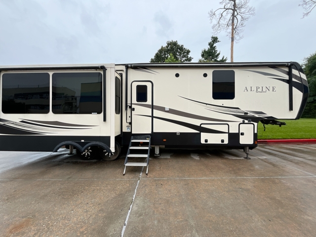 2020 Keystone Alpine 3651RL — photo 6 of 8