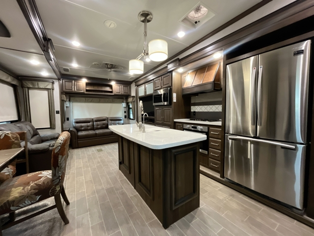 2020 Keystone Alpine 3651RL — photo 3 of 8