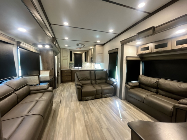 2021 Alliance Paradigm 372RK — photo 2 of 8