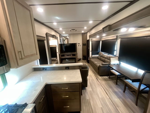 2021 Alliance Paradigm 372RK — photo 3 of 8