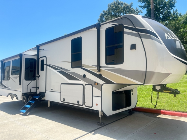 2021 Alliance Paradigm 372RK — photo 1 of 8