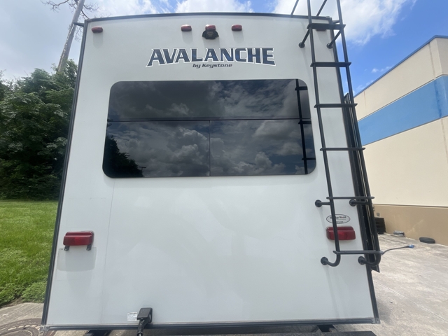 2018 Keystone Avalanche 320RS — photo 8 of 8