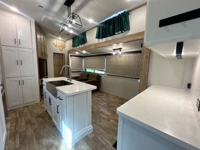 2022 Keystone Arcadia 3940LT — photo 3 of 8