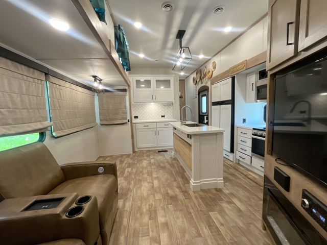 2022 Keystone Arcadia 3940LT — photo 4 of 8