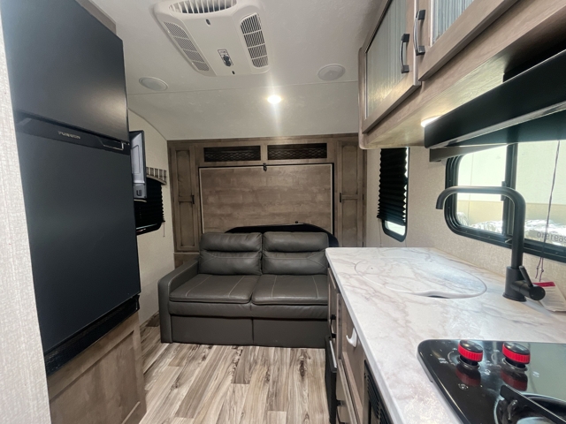 2022 Venture RV Sonic Lite 150VRK — photo 3 of 8